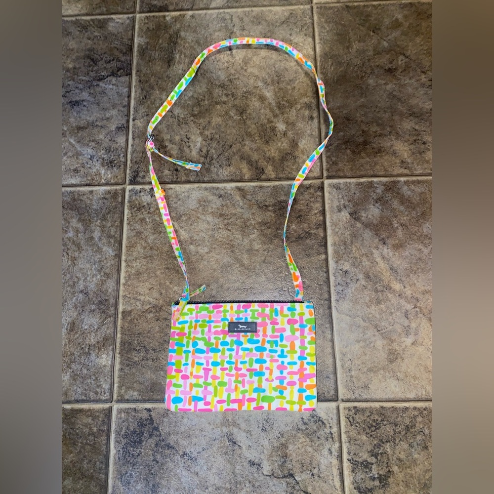 Multi colored Scout purse, like new condition, hardly ever used